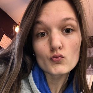 Meet your Posher, Ayley